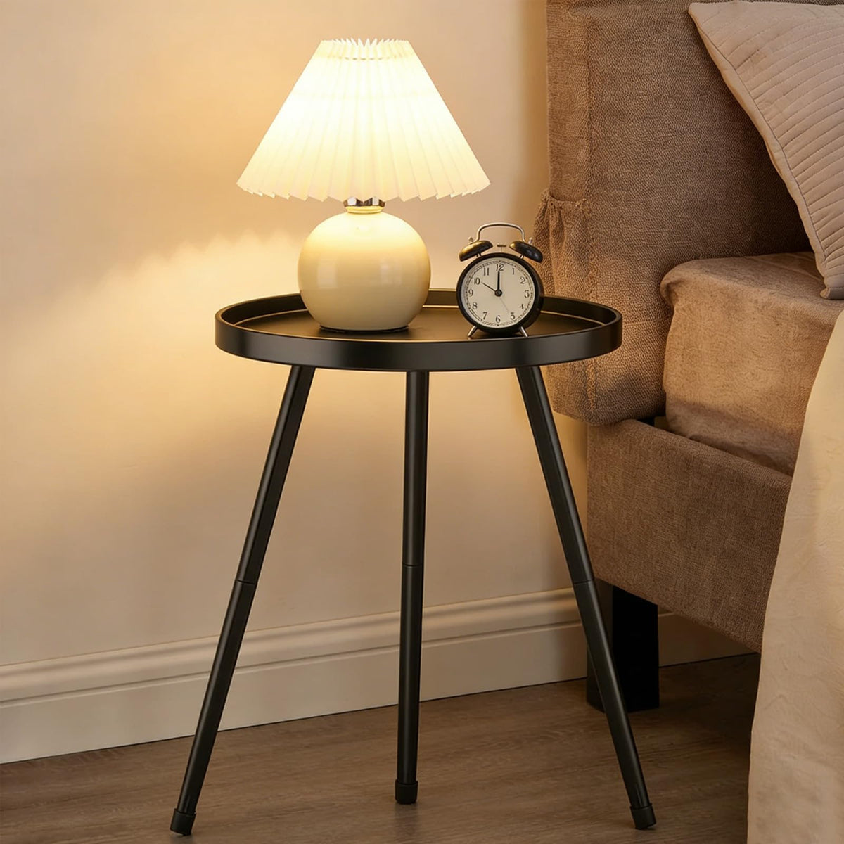 LMGVRZK round-edge table showing raised edge and secure surface.