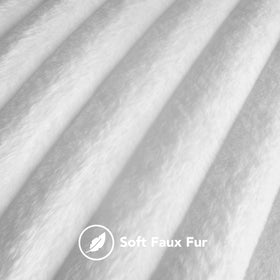 LMKLOP invisible zipper detail on white pillow cover for a sleek finish