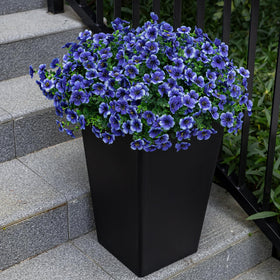 Lnoicy UV-resistant faux flowers enhance porches and gardens with maintenance-free beauty.