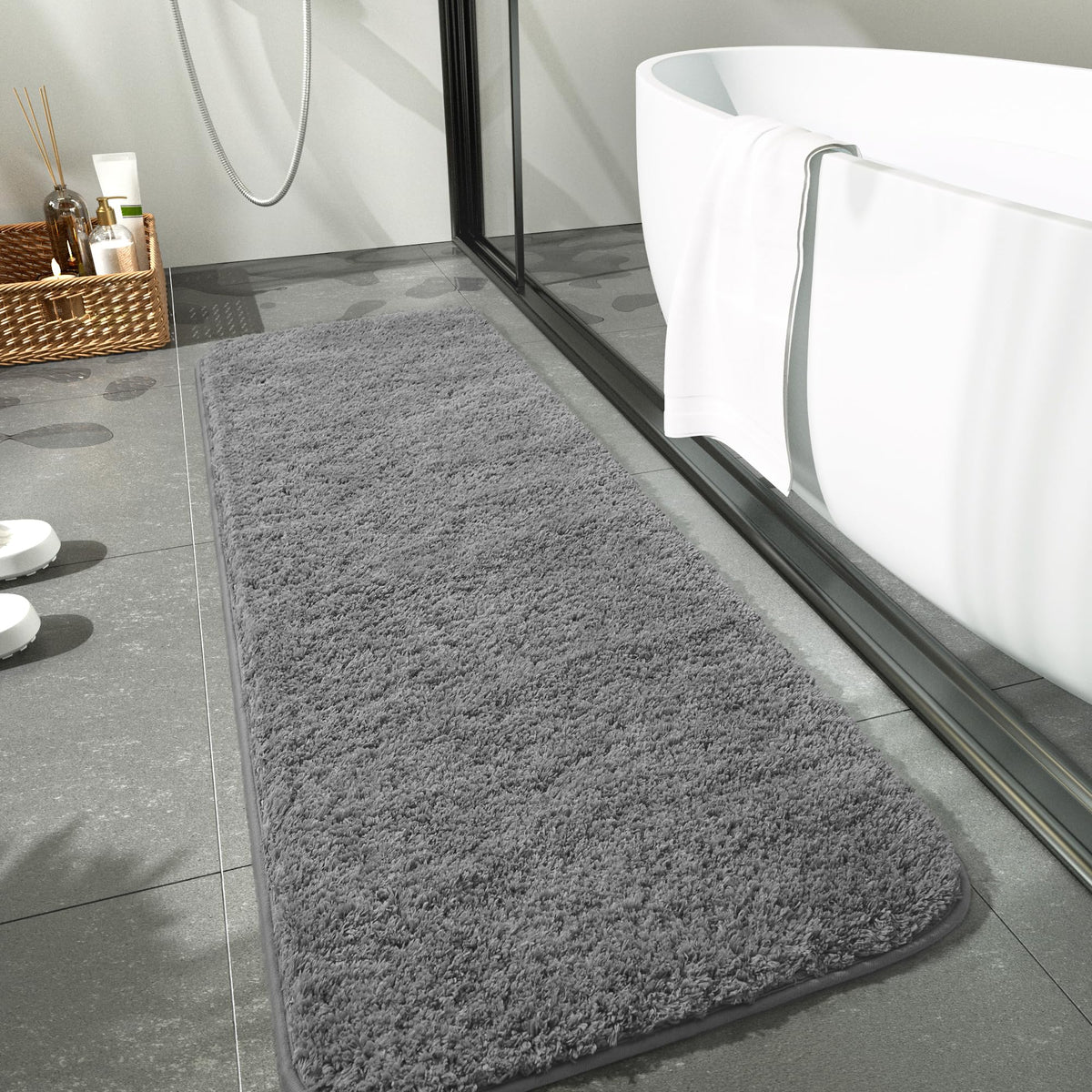 LOCHAS bath mat at tub edge shows quick-drying, absorbent performance