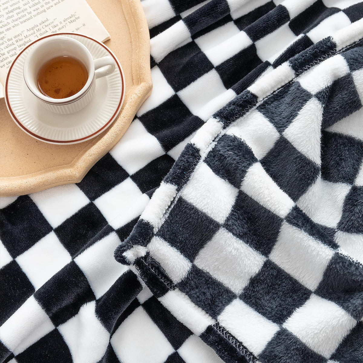 LOMAO bed warmth on a chilly night for relaxed lounging.