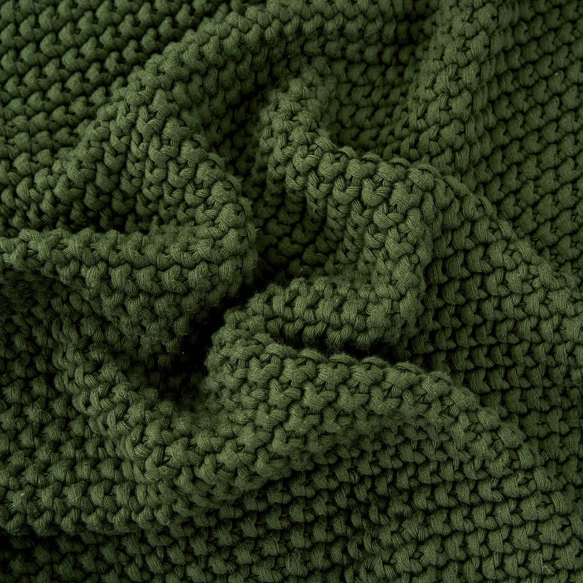 Longhui Bedding bed throw provides extra warmth for chilly evenings.