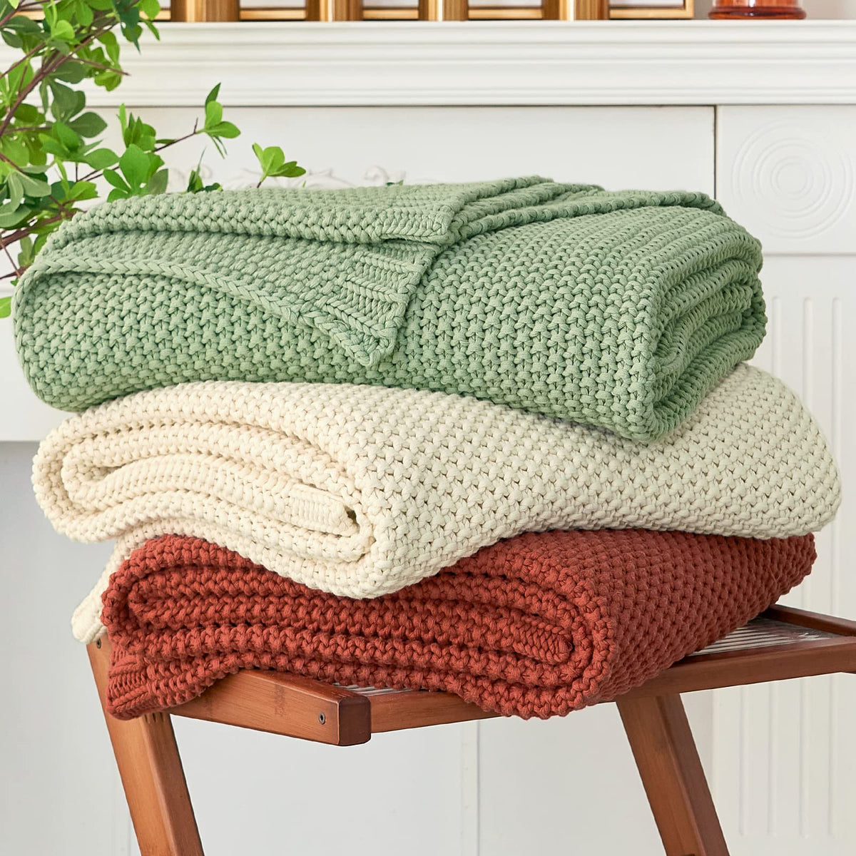 Longhui Bedding chunky knit blanket close-up in soft green for cozy warmth