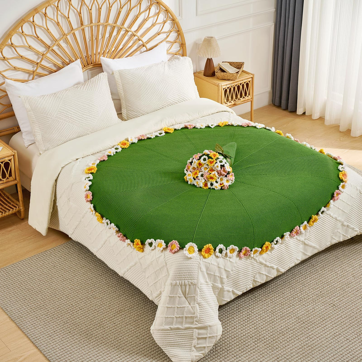 Longhui Bedding Flowery Fringe Trim highlights playful details that catch the eye.