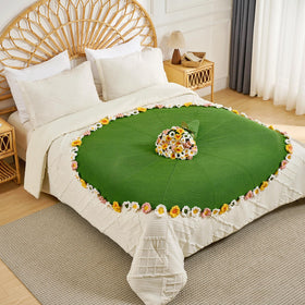 Longhui Bedding Flowery Fringe Trim highlights playful details that catch the eye.