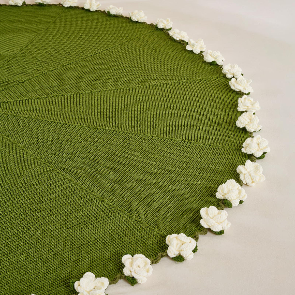 Longhui Bedding Lily Bouquet Throw close-up fringe and rose motifs