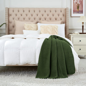Longhui Bedding nursery blanket offers gentle comfort for babies and caregivers.