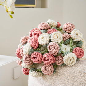 Longhui Bedding rolled floral bouquet display doubles as a unique centerpiece