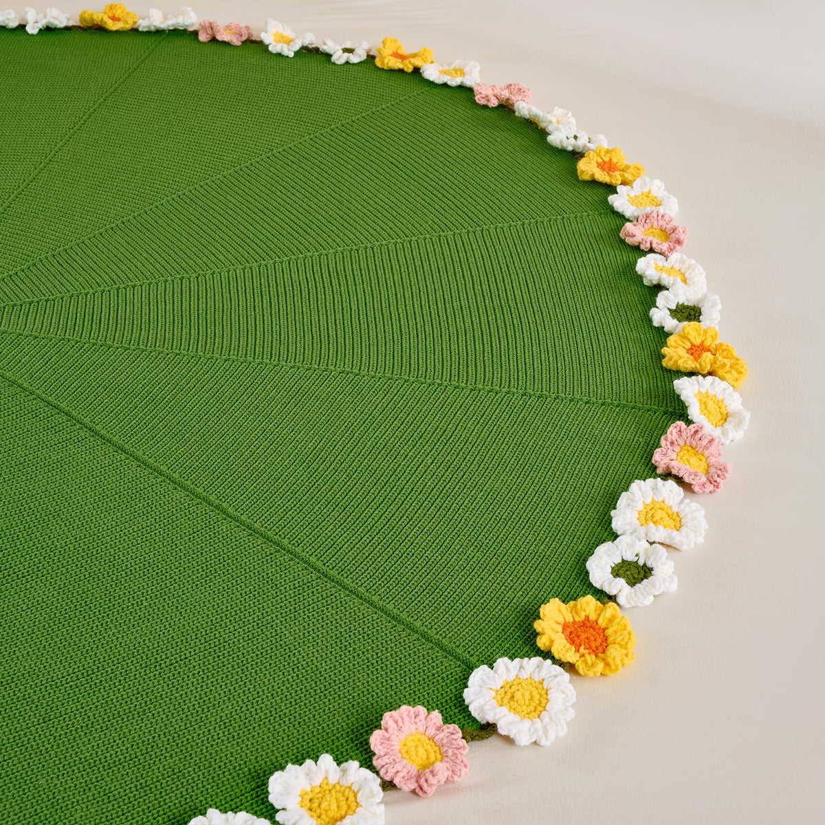 Longhui Bedding Rose Bouquet Design adds romantic charm to sofas or beds.