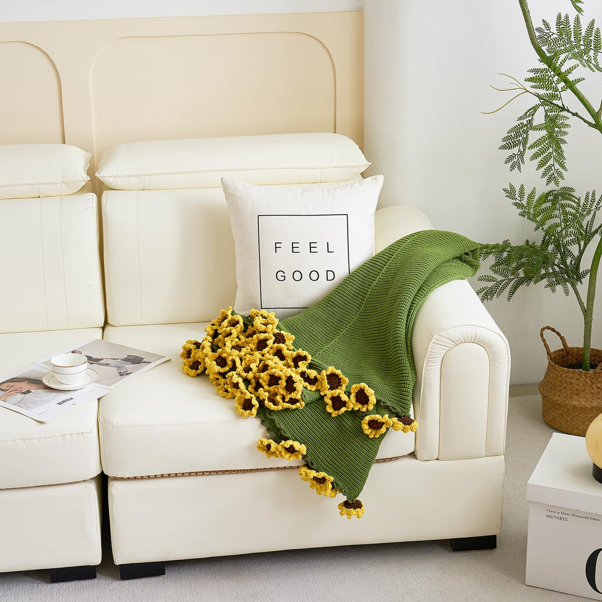 Longhui Bedding sunflower knitted detail highlights craftsmanship for tactile texture and visual charm.