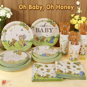 Lopeastar dessert-table Winnie decor with Pooh illustration for nostalgic ambiance.
