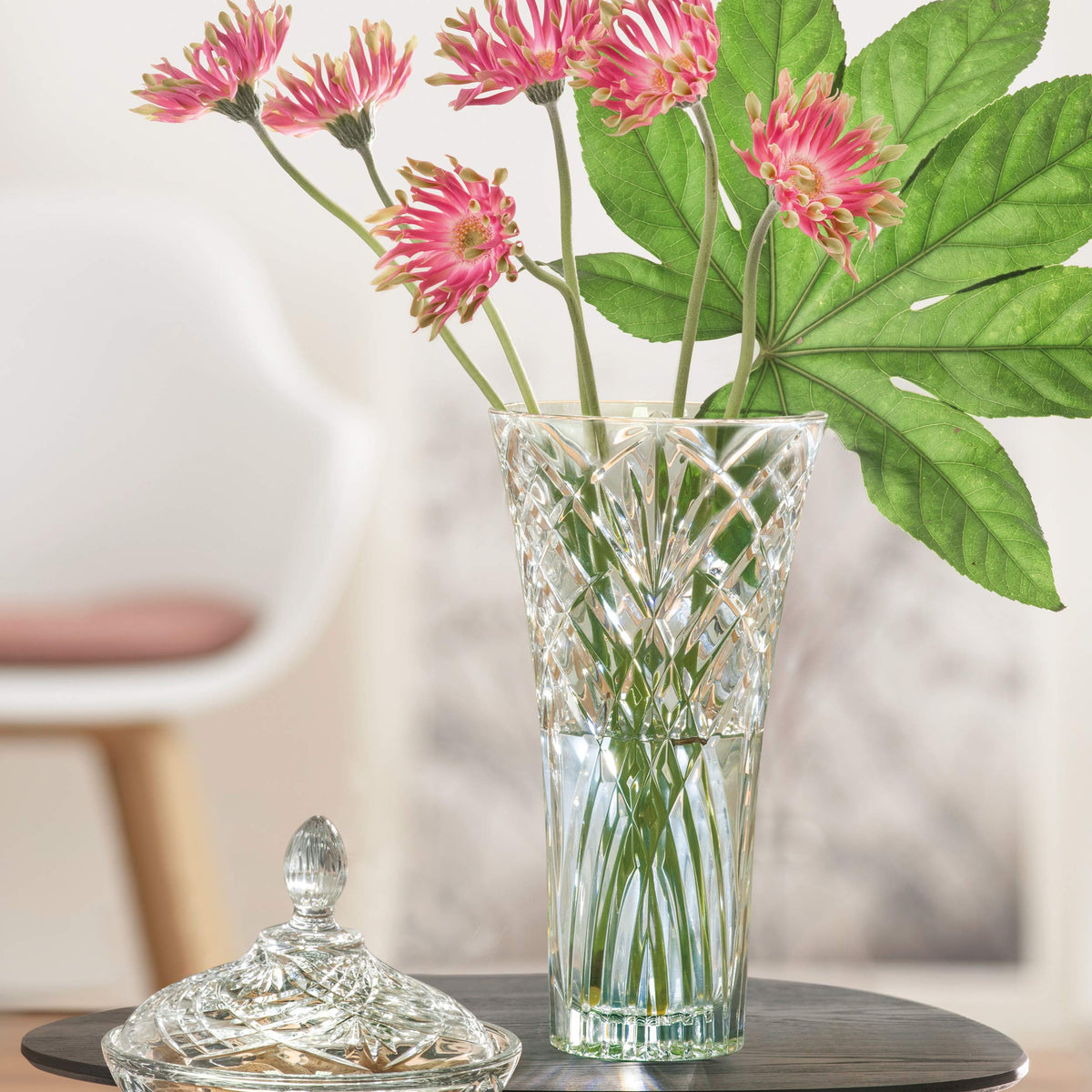 Lorren Melodia vase produced with renewable energy and recyclables