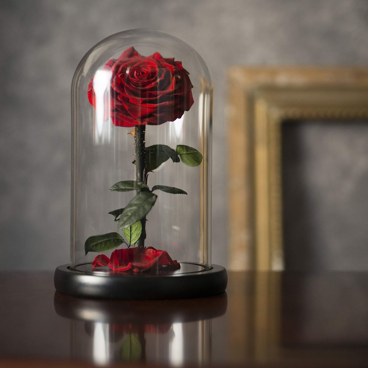 Interior accent with a romantic, timeless rose display