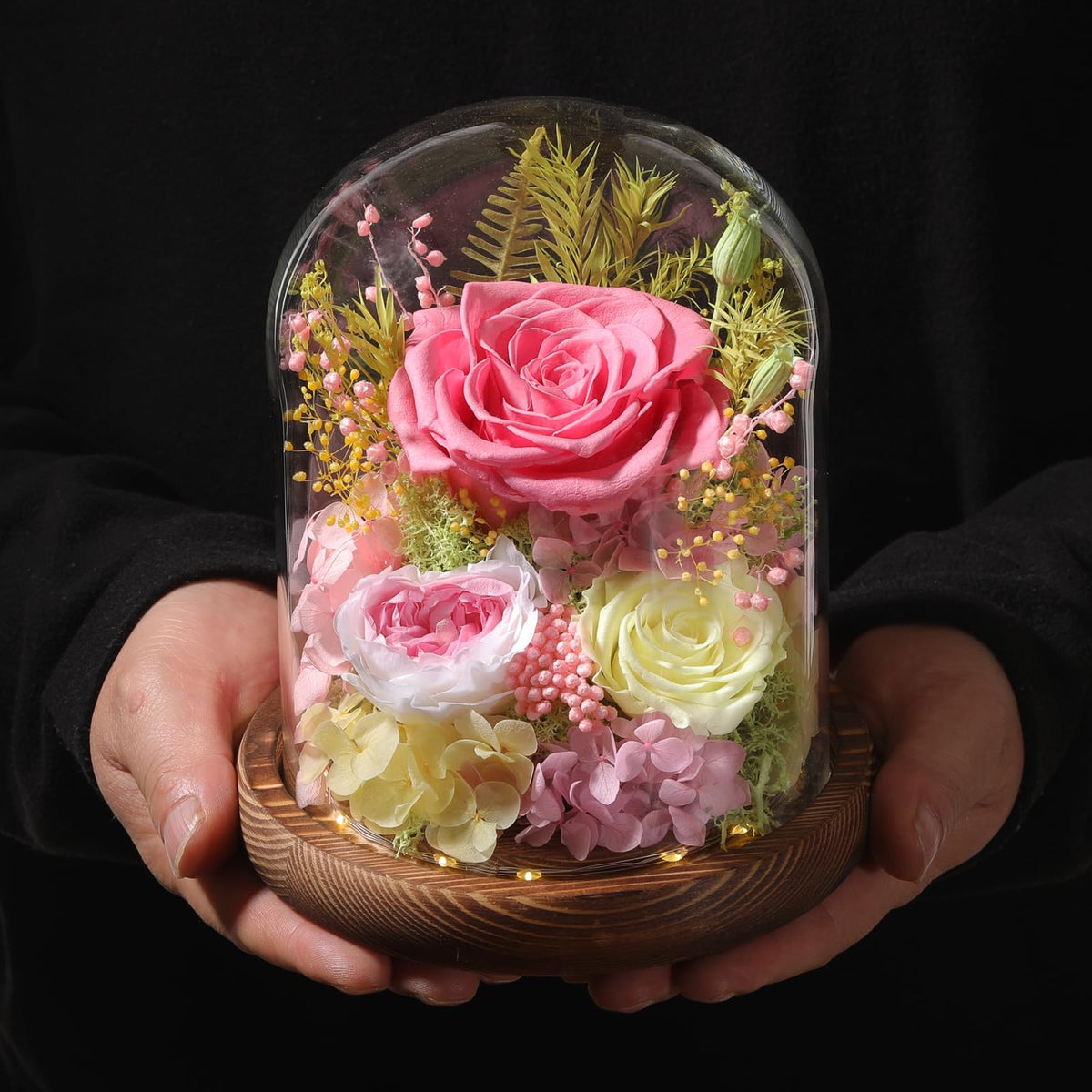 LOVENFOLD romantic night glow, ideal for anniversaries and evenings.