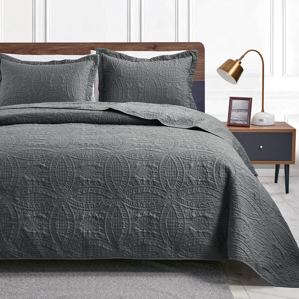 Love's cabin coin pattern quilt in dark grey for all-season comfort