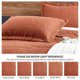 Love's cabin durable, soft polyester bedspread stays comfy after multiple washes.