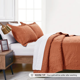 Love's cabin king-size quilt with pillow shams set for bed