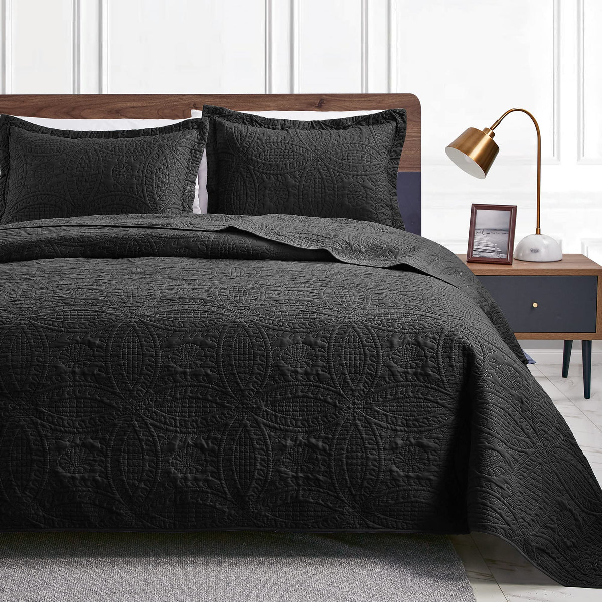 Love's cabin queen quilt with coin pattern for year-round comfort