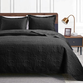 Love's cabin queen quilt with coin pattern for year-round comfort