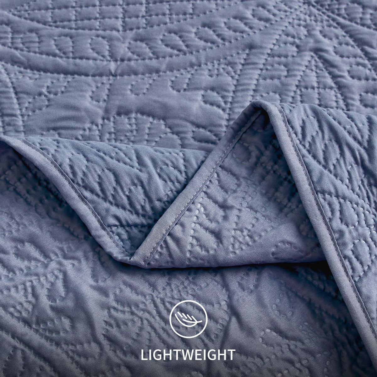 Love's cabin quilt set packaging reveals a 2-piece twin set with quilt and sham.