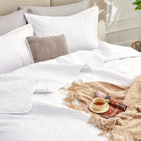 Love's cabin soft polyester quilt with durable, cozy feel