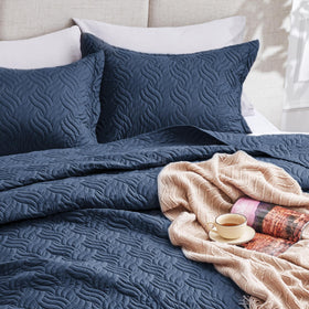 Versatile use: layer with sheets in summer or add warmth in winter