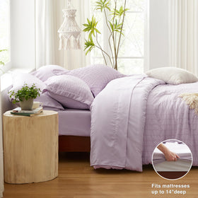 Love's cabin seersucker lavender fitted sheet corner closeup with secure fit