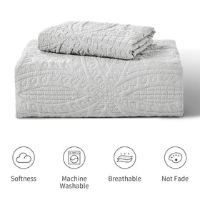 Love's cabin solid color bedding that easily matches various decor styles.