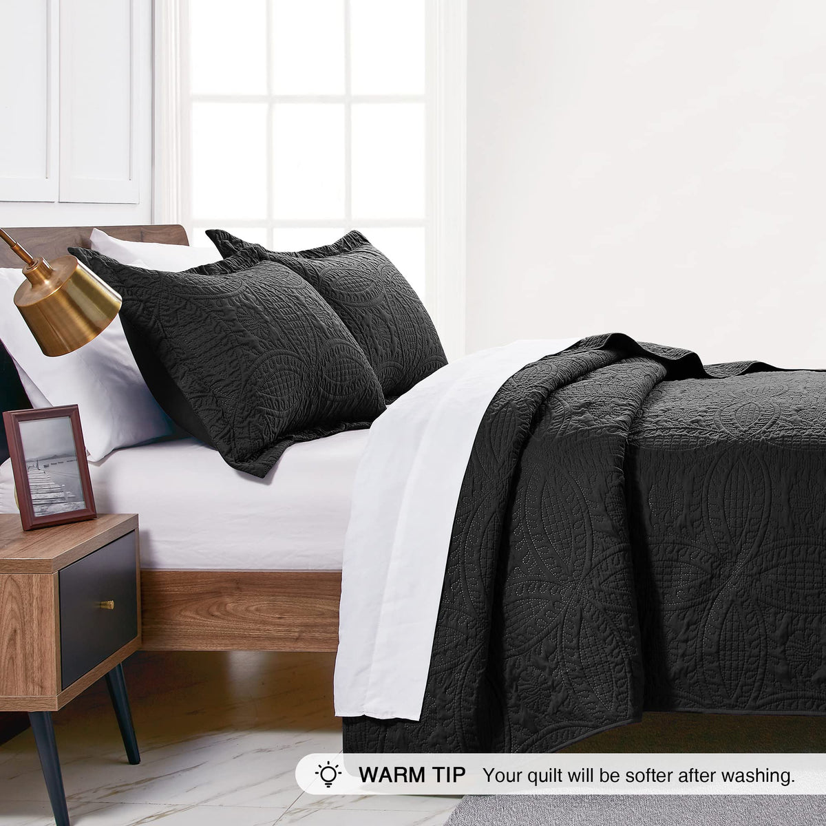 Love's cabin 3-piece quilt set includes quilt and two shams