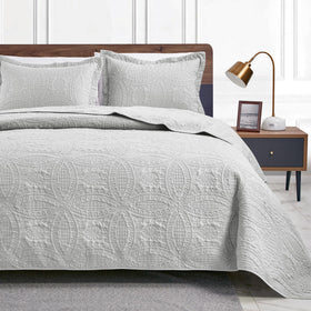 Love's cabin twin quilt in light grey with coin pattern for year-round coziness.
