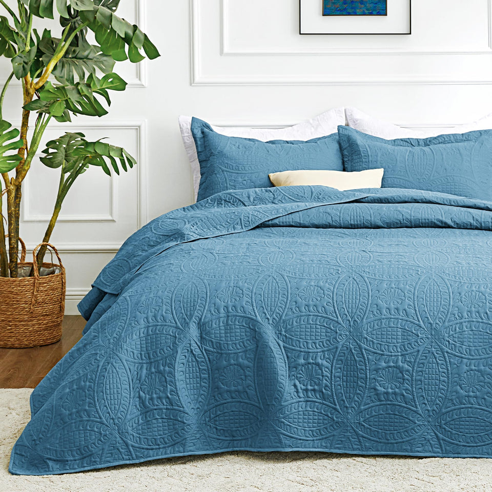 Love's cabin twin quilt Misty Blue with soft hand and year-round comfort