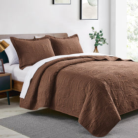 Love's cabin brushed polyester quilt delivers soft, durable comfort night after night.