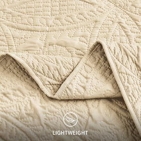 Ultrasonic pressing technology label on Love's cabin quilt