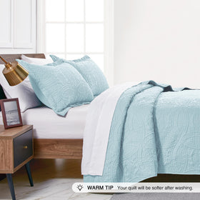 Love's cabin brushed polyester fabric delivers soft touch and durable everyday comfort.