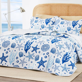 Love's cabin lightweight beach quilt adds breezy coastal style to your bed.