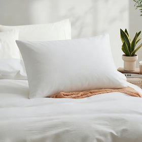LOVQUE duvet cover featuring a secure zipper closure for easy changes