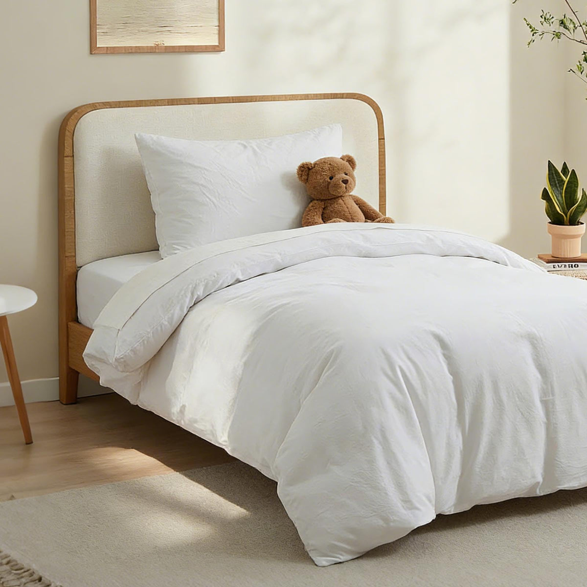 LOVQUE linen-like white duvet cover close-up showing fade-resistant finish