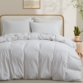 LOVQUE white duvet cover 80x90 enhances a crisp, cozy bed.
