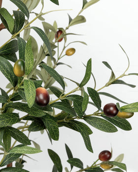 LuceAlberi adjustable branches with metal wires offer customizable shape.