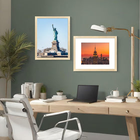 LUCKYLIFE frame uses shatter-resistant plexiglass for safety and durability.