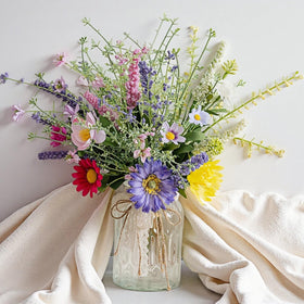 LUEUR artificial daisy bouquet in a glass vase enhances warm home decor