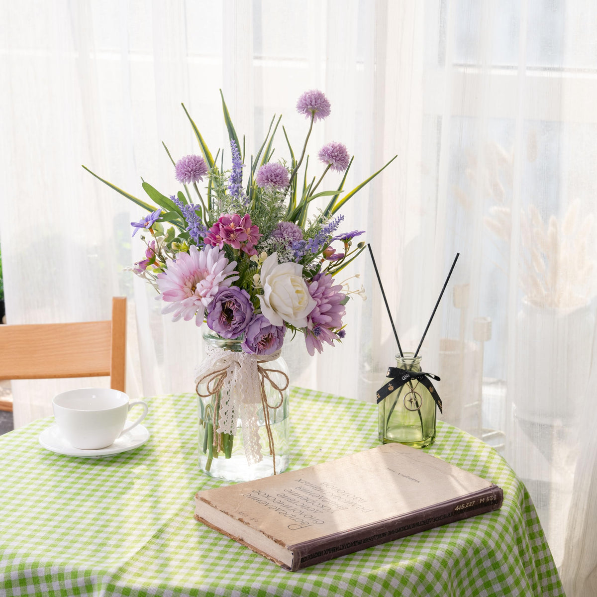 LUEUR coffee table display creates inviting focal point with minimal maintenance.