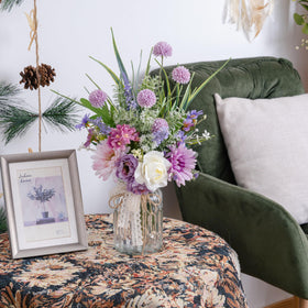 LUEUR dandelion detail close-up emphasizes playful accents ideal for spring decor.