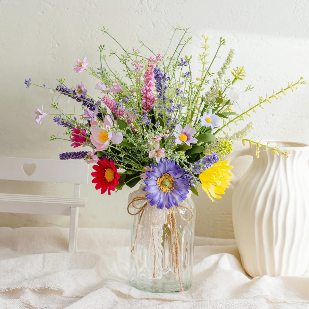 LUEUR ready-to-display vase arrangement serves as a refined centerpiece