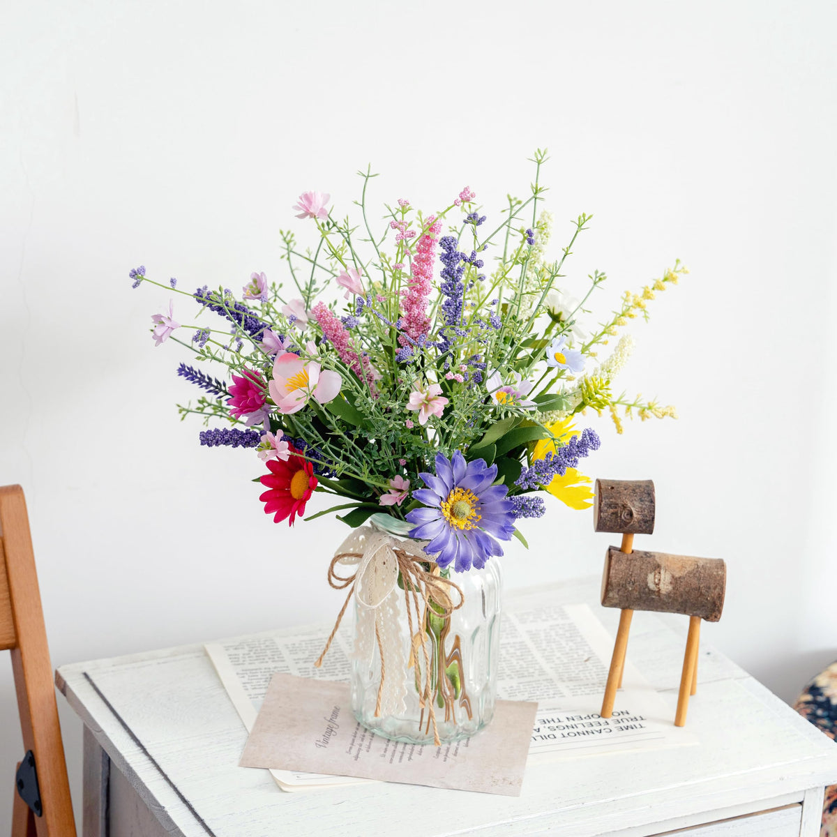 LUEUR makes a thoughtful spring gift for housewarmings or celebrations