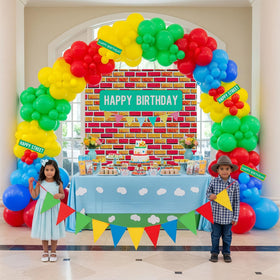 LuftParty Sesame Friends balloon arc adds a colorful centerpiece for the party.
