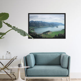 LUGHFSV plexiglass protective glass keeps photos safe from damage.
