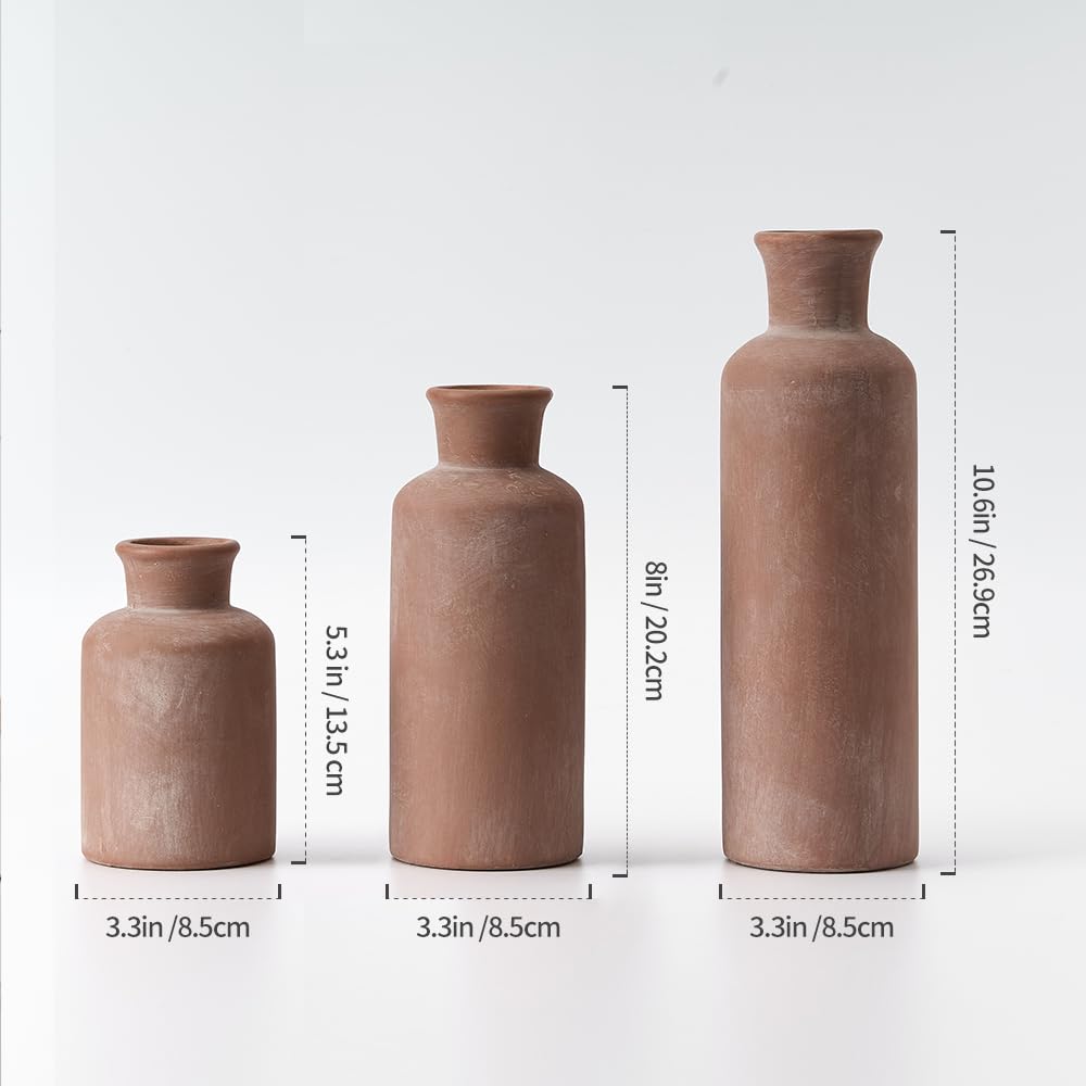 LUKA three-vase collection in different heights arranged for shelf display.