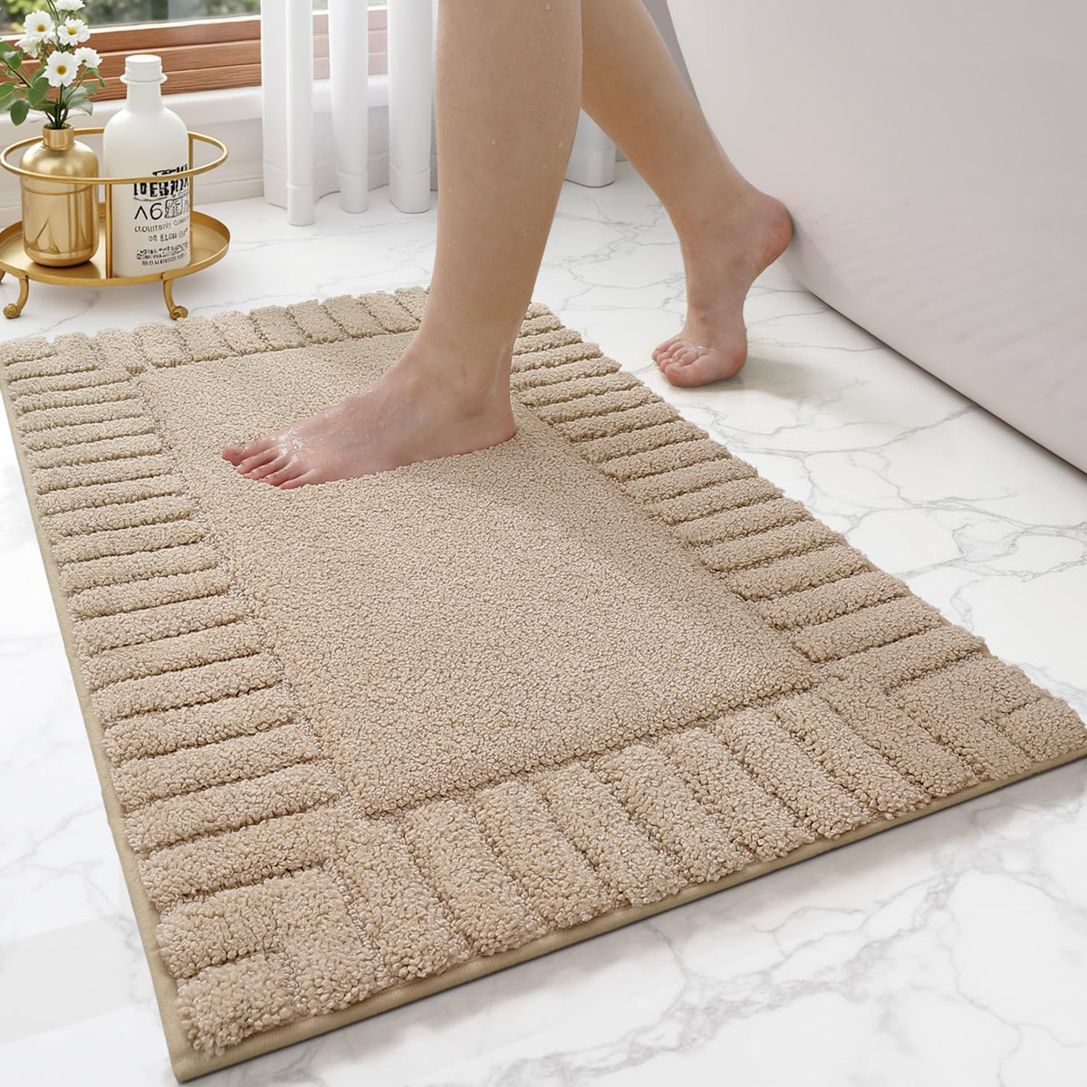 LUMI durable, high-traffic bath rug withstands frequent use.