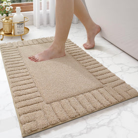 LUMI durable, high-traffic bath rug withstands frequent use.